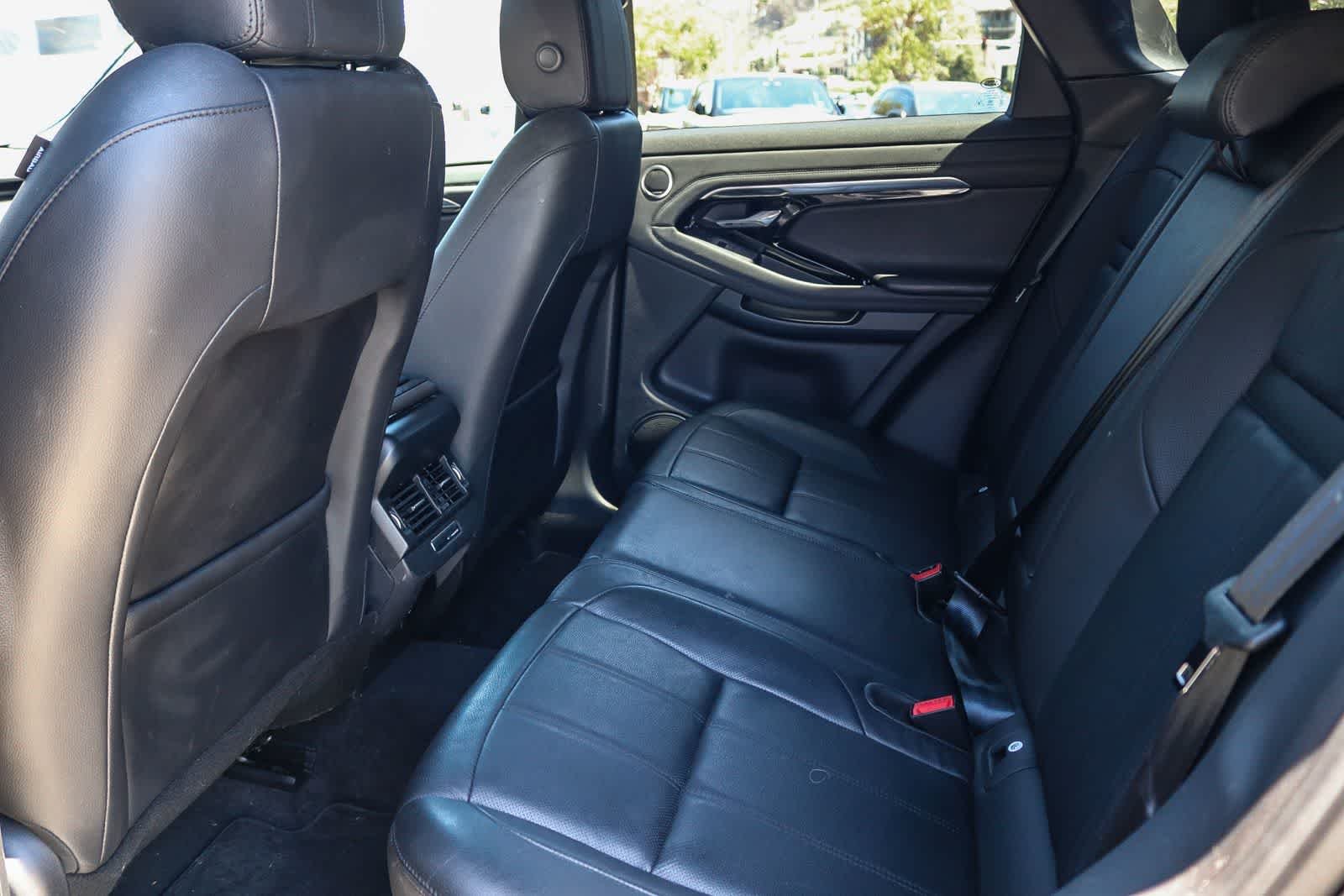 Used 2021 Black Land Rover R-Dynamic SE image 17