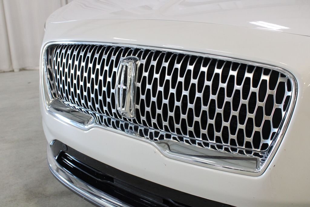 Used 2023 Pearl Metallic Lincoln Reserve image 34