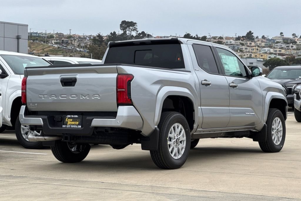 2025 Toyota Tacoma SR5 - Photo 4