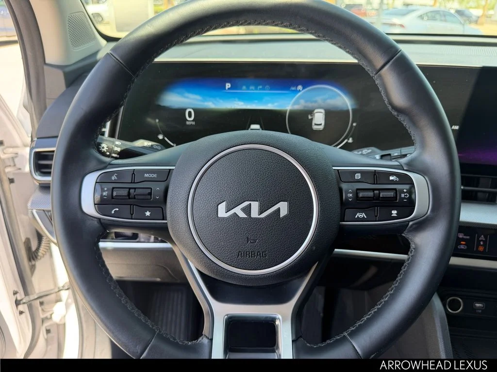 Used 2023 White Kia SX image 21