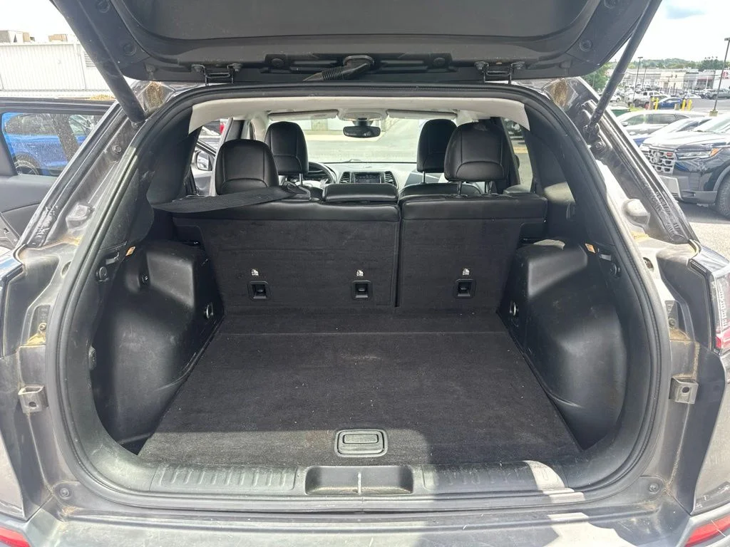 Used 2019 Crystal Metallic Jeep Limited image 11