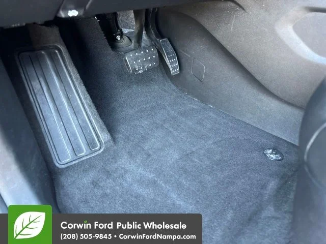 Used 2019 Gray Chevrolet RS image 25