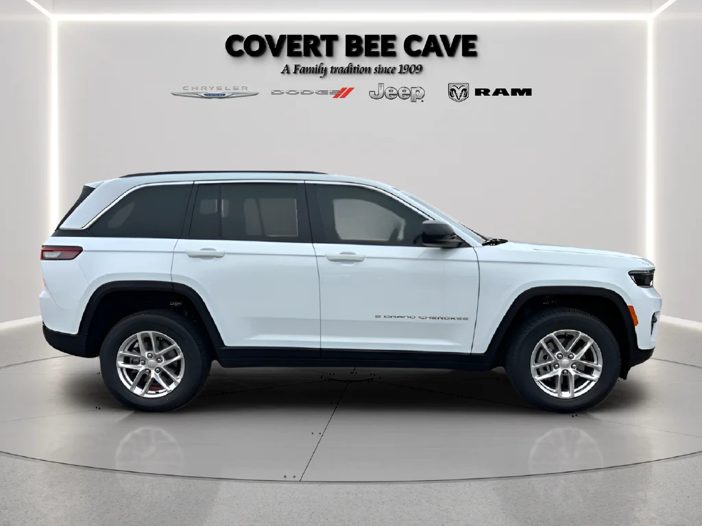 New 2026 Bright White Clear-Coat Exterior Paint Jeep Laredo image 12