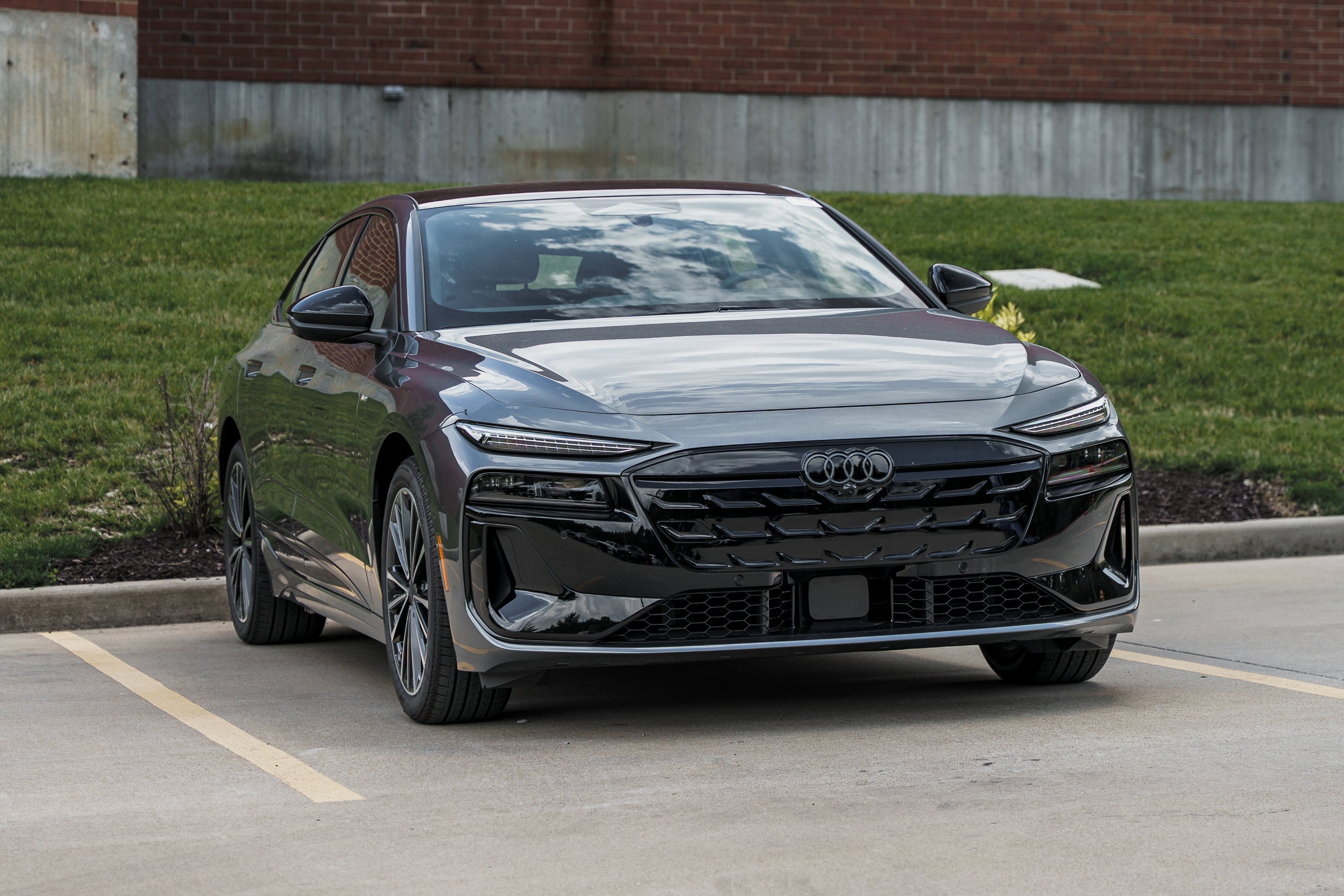 New 2027 Daytona Gray Pearl Effect Audi Premium Plus image 2