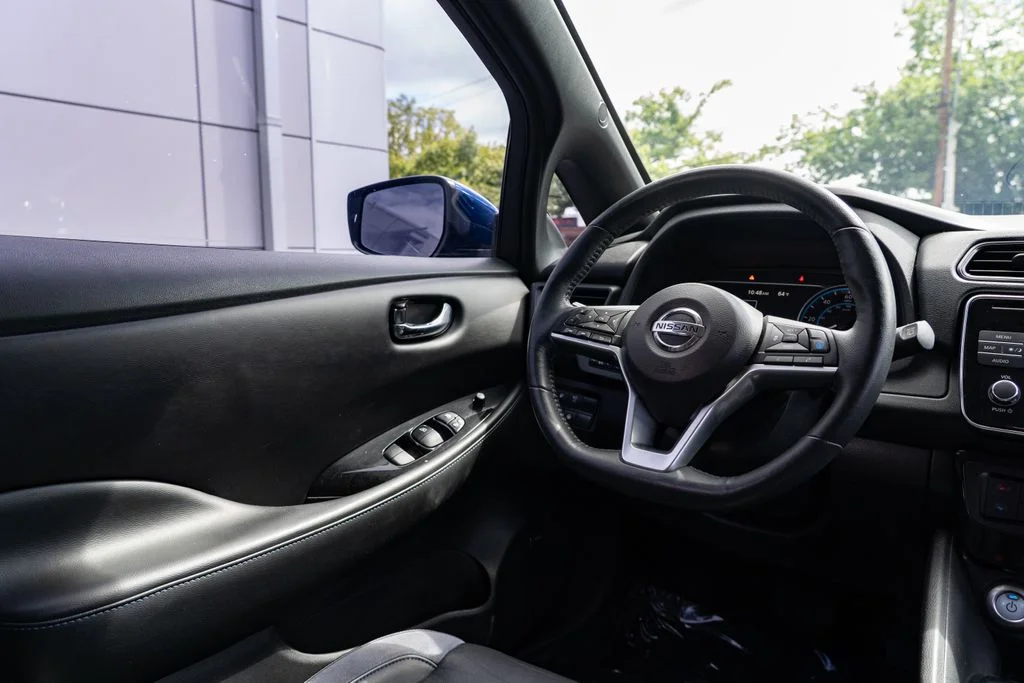 Used 2018 Blue Nissan SL image 11