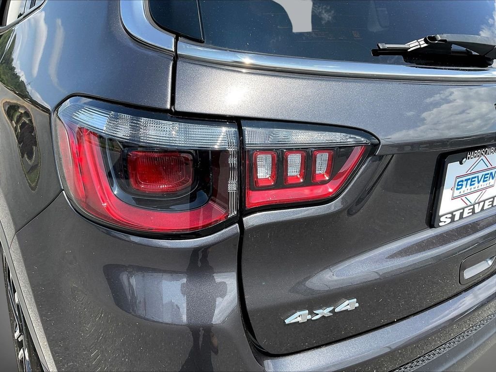 Used 2022 Gray Jeep Limited image 27