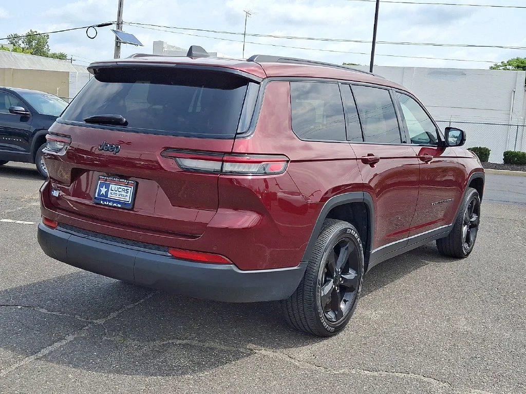 Used 2024 Red Jeep Altitude X image 11