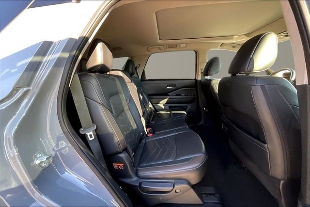 Used 2023 Gray Nissan Platinum image 25