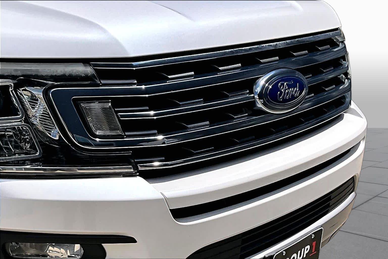 Used 2018 White Platinum Metallic Tri-Coat Ford XLT image 30