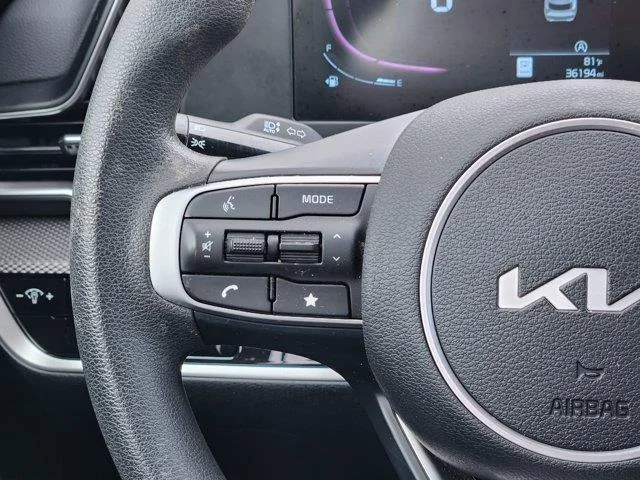 Used 2025 Gravity Gray KIA LX Front-Wheel Drive image 29