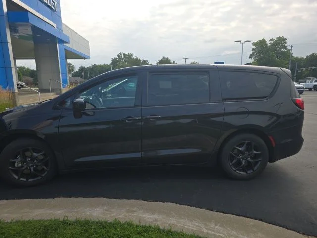Used 2018 Chrysler Pacifica Touring Plus with VIN 2C4RC1FG8JR287359 for sale in Kalamazoo, MI