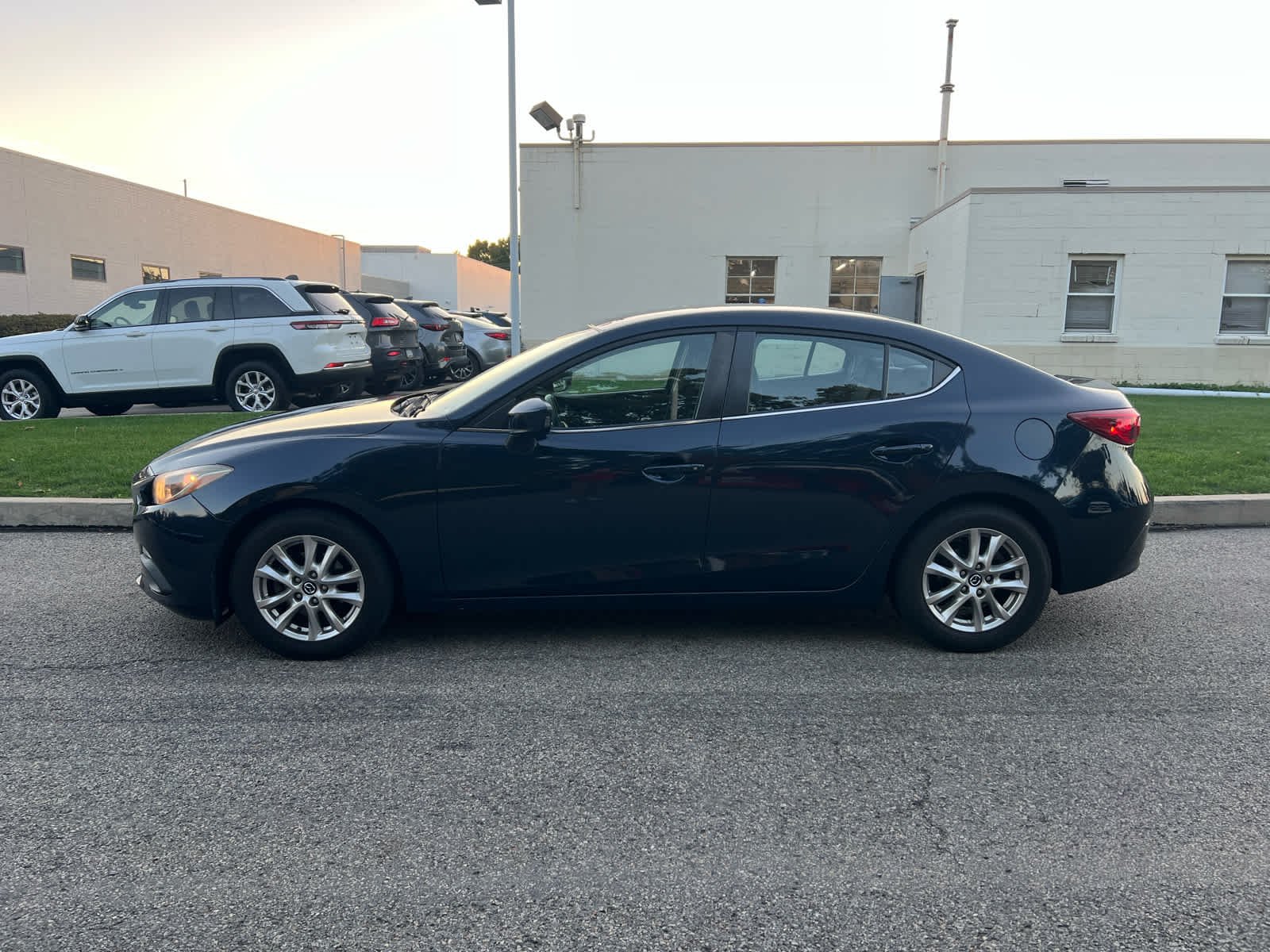 Used 2016 Deep Crystal Blue Mica Mazda i Sport image 2