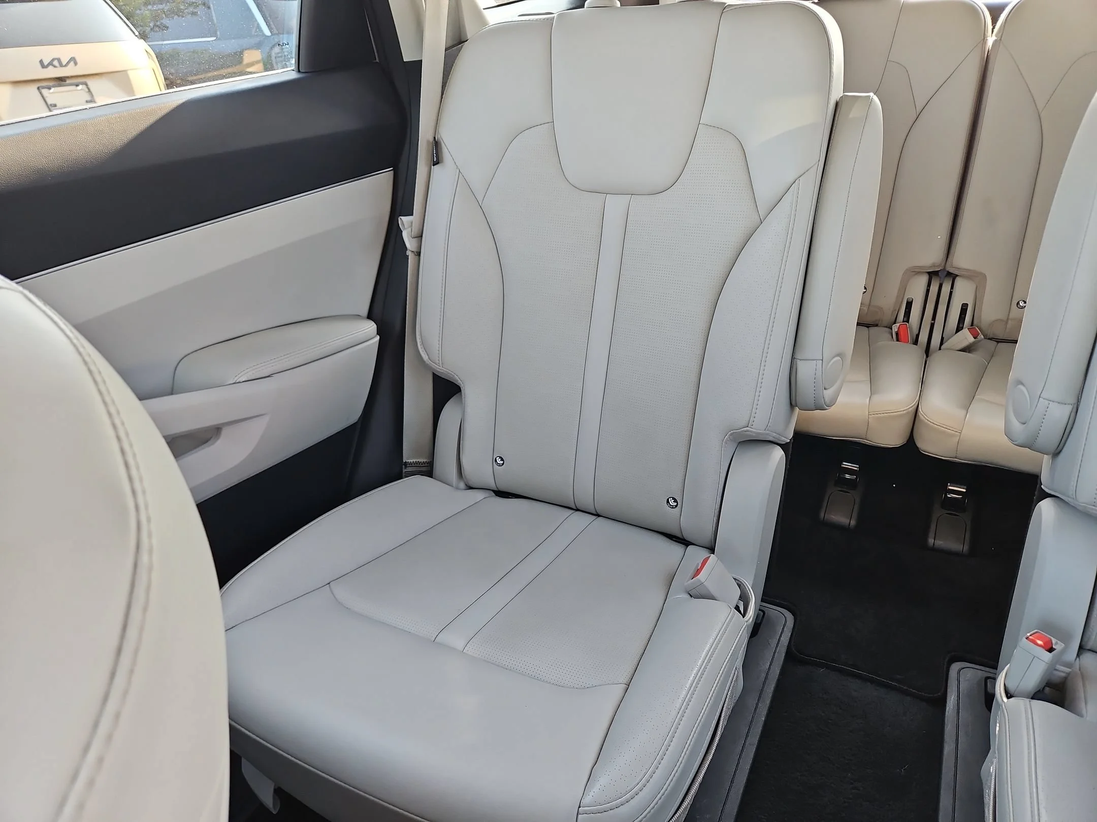 Used 2025 Wolf Gray Kia EX image 12