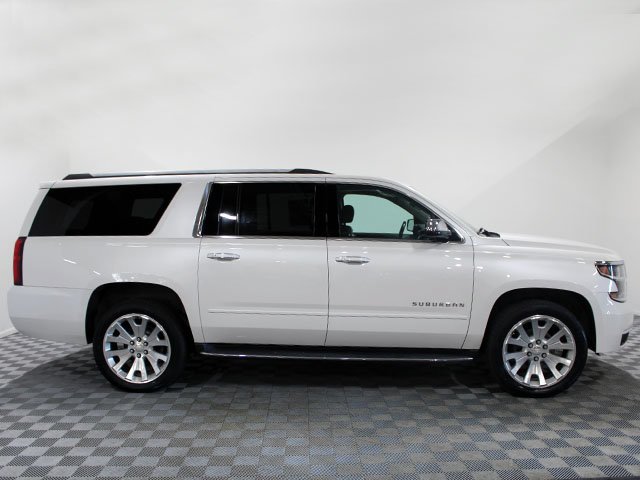 Used 2017 Iridescent Pearl Tricoat Chevrolet Premier image 7
