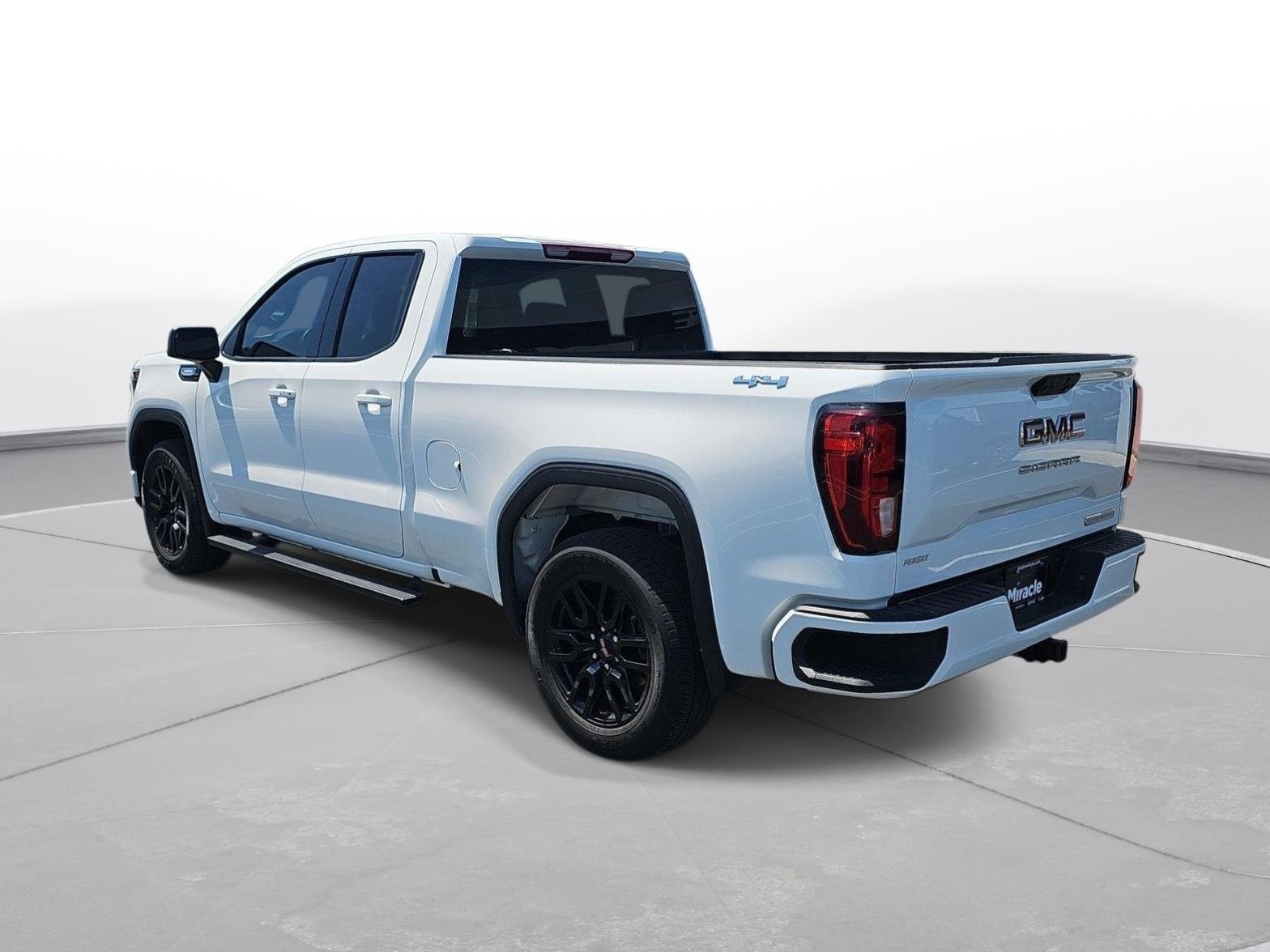 Used 2025 Summit White GMC Elevation image 7