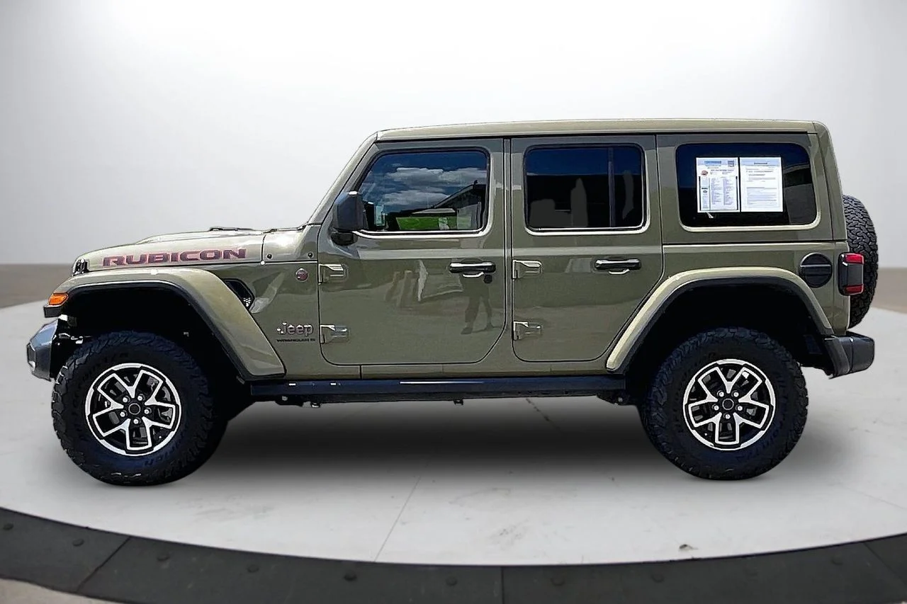 Used 2025  Jeep Rubicon image 5