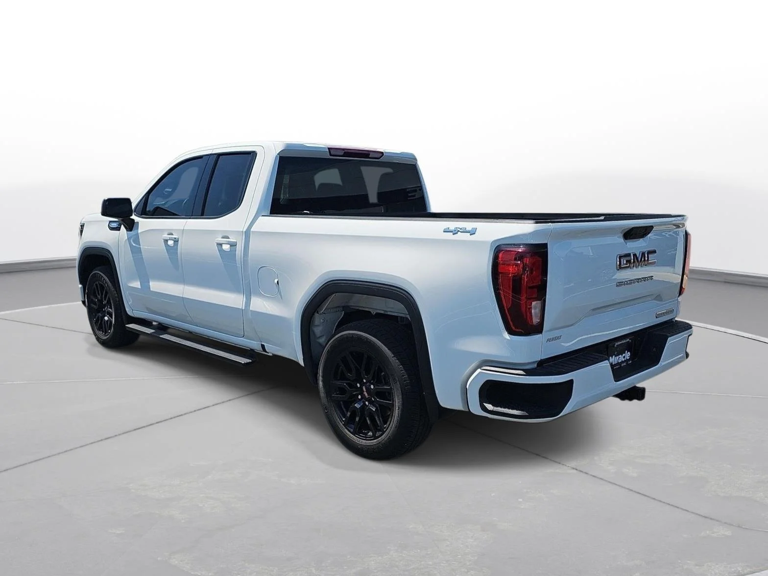 Used 2025 Summit White GMC Elevation image 7