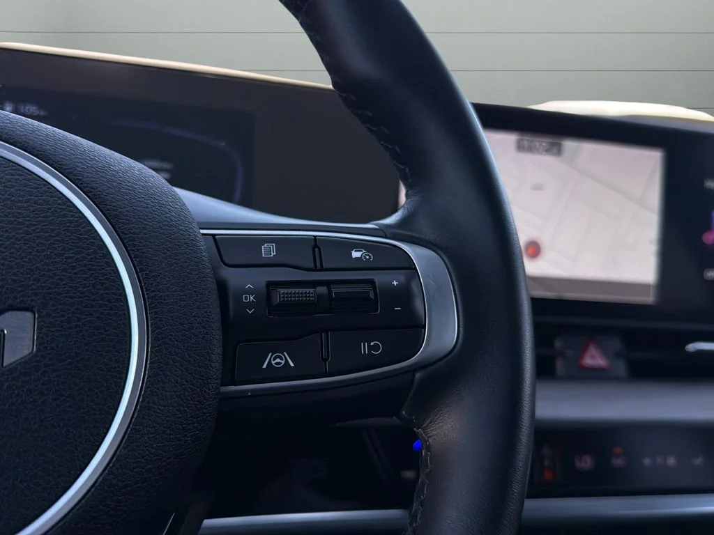 Used 2023 White Kia X-Line image 16
