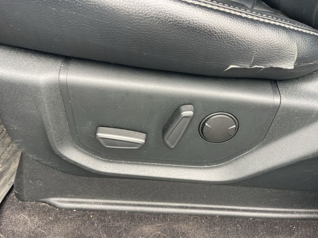 Used 2020 White Ford Lariat image 18