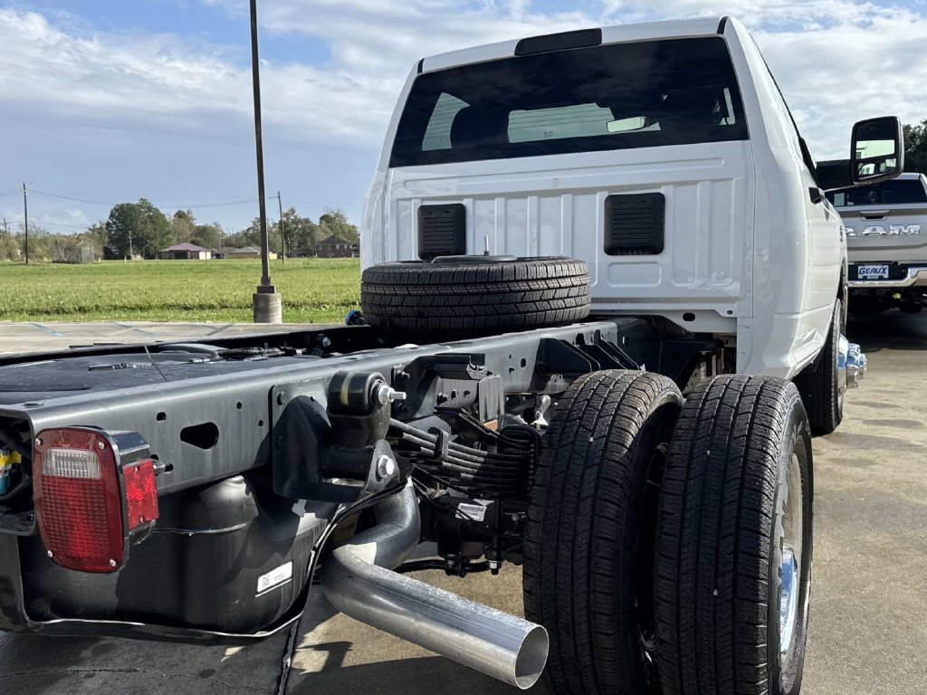 2026 RAM 3500 Chassis Tradesman - Photo 15