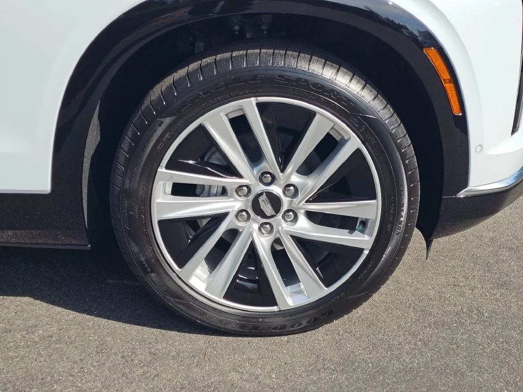 New 2027 Vibrant White Tricoat Cadillac Luxury image 9