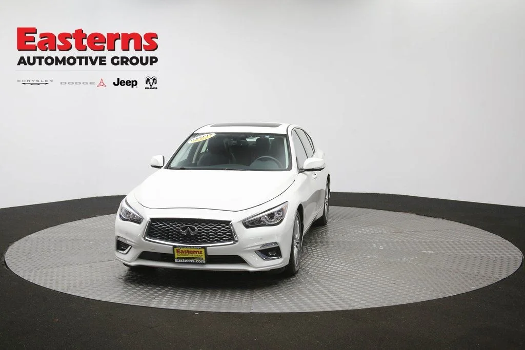 Used 2023 White INFINITI LUXE image 57