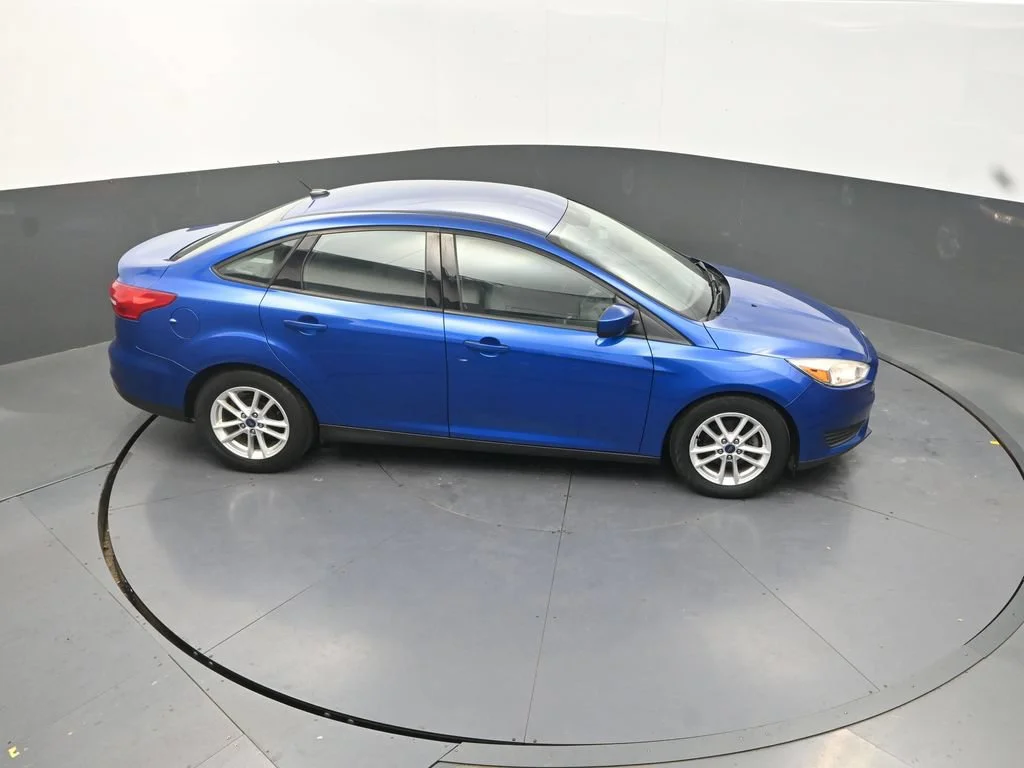 Used 2018 Blue Ford SE image 22