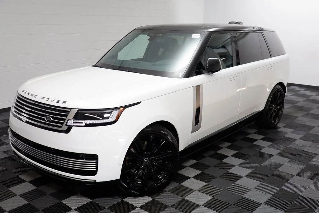 New 2025 White Land Rover SV image 4