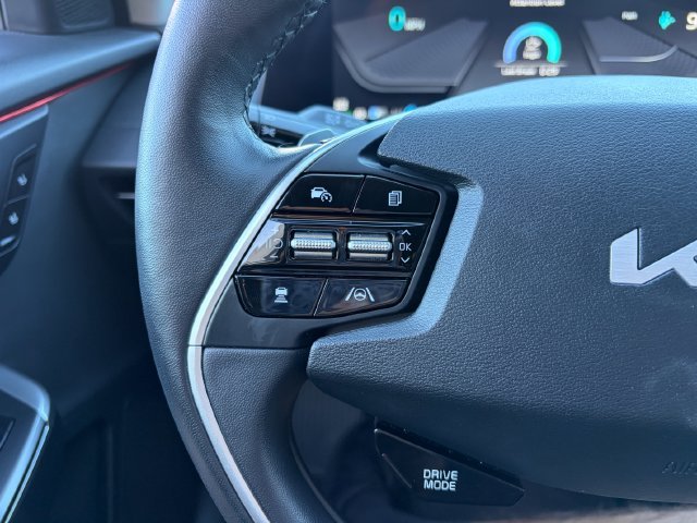 Certified Used 2024 Snow White Pearl Kia Light image 17