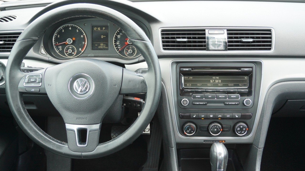 Used 2014 White Volkswagen S image 27