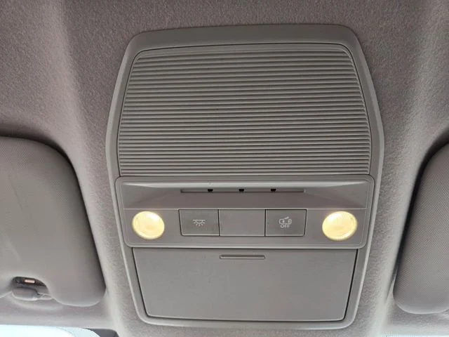 Used 2025 White Nissan SR image 27