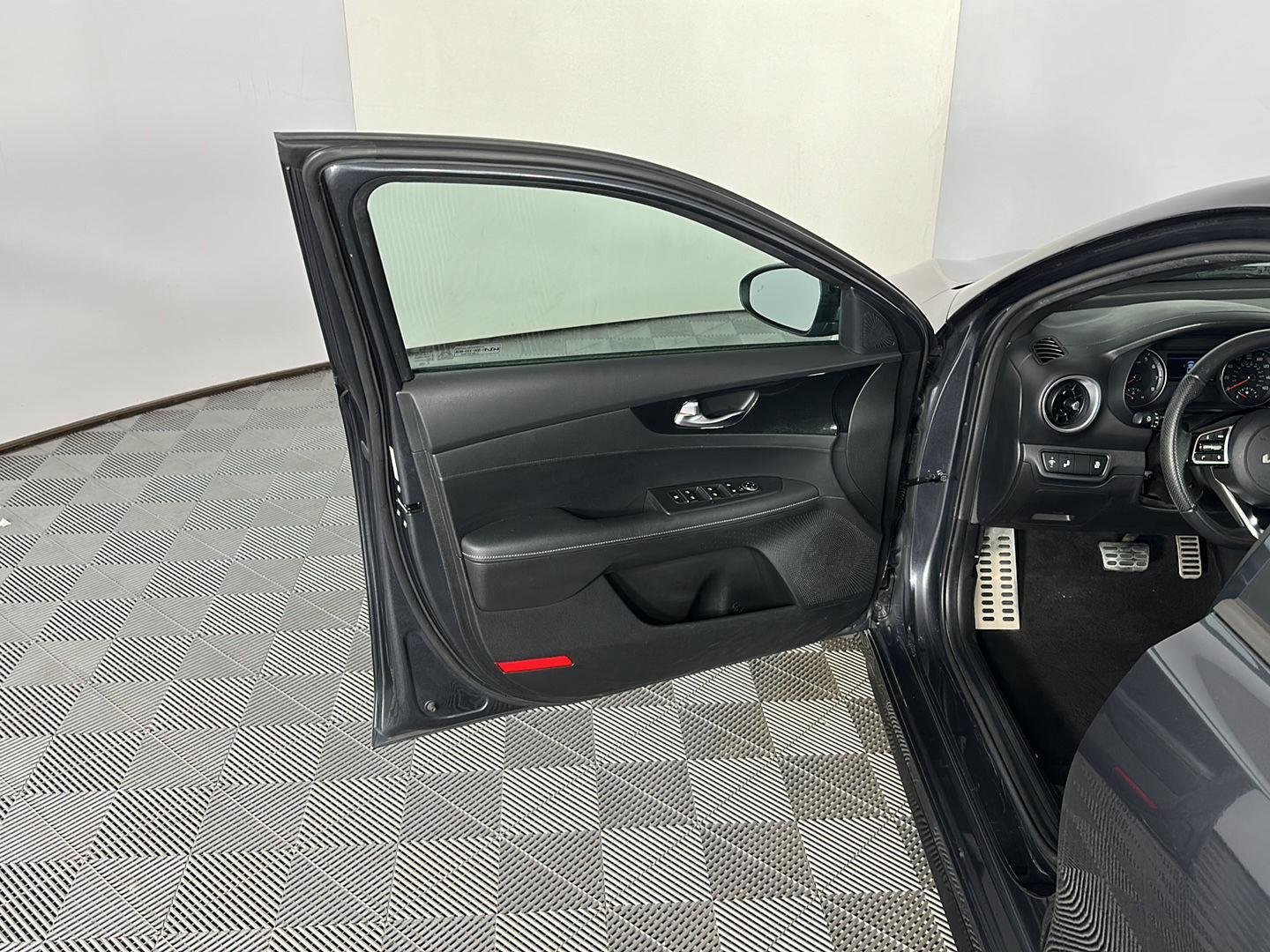 Used 2023 Gravity Gray Kia GT-Line image 22