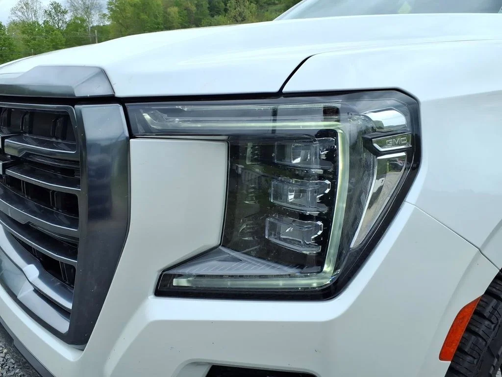 Used 2023 White GMC AT4 image 37