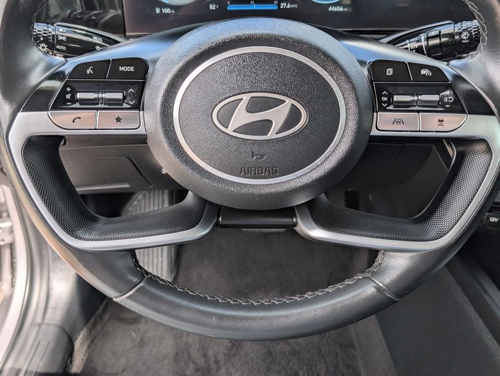 Used 2025 Silver Hyundai SEL Convenience image 5