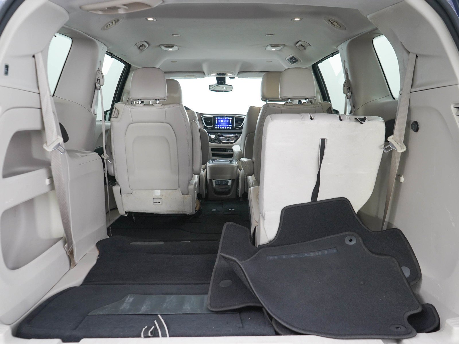 Used 2017 Jazz Blue Pearlcoat Chrysler Touring L image 9