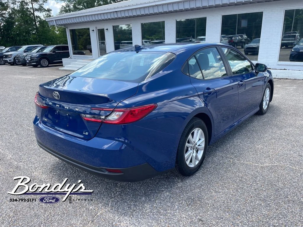 2025 Toyota Camry LE - Photo 15