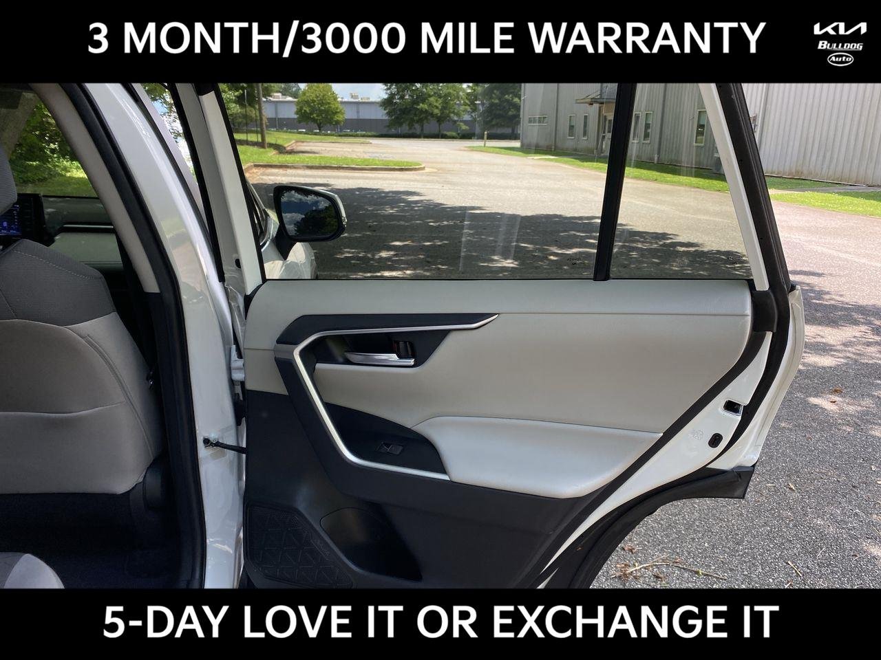 Used 2022 White Toyota XLE image 27
