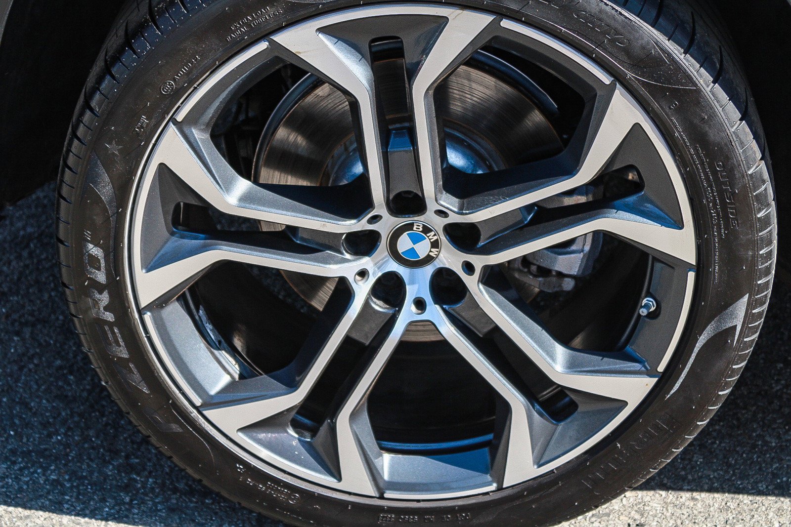 Used 2024 Skyscraper Grey Metallic BMW sDrive40i image 12