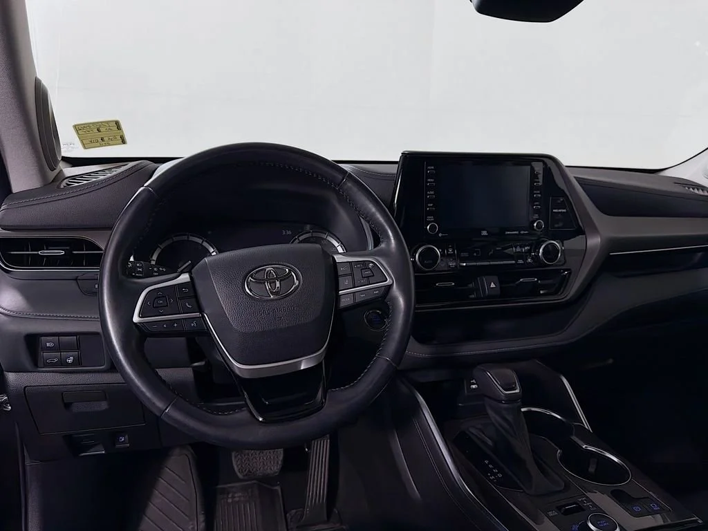 Used 2022 Midnight Black Met Toyota Limited image 26