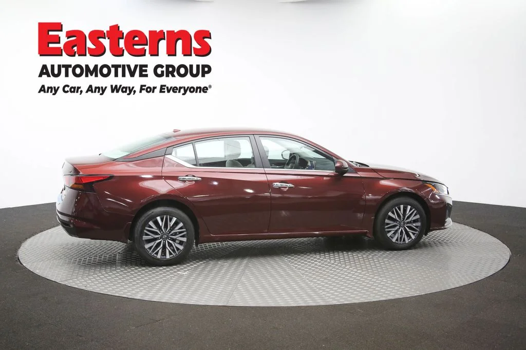 Used 2023 Red Nissan 2.5 SV image 43