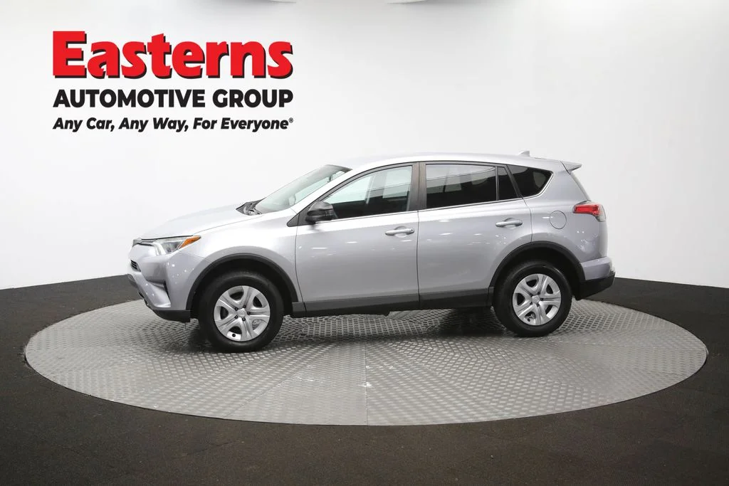 Used 2018 Silver Toyota LE image 57