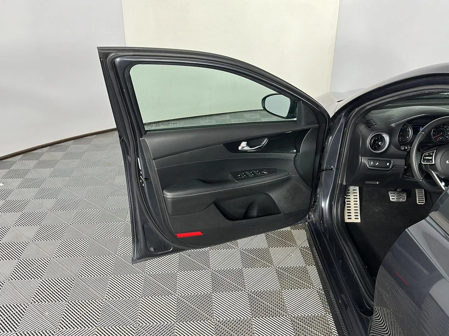 Used 2023 Gravity Gray Kia GT-Line image 22