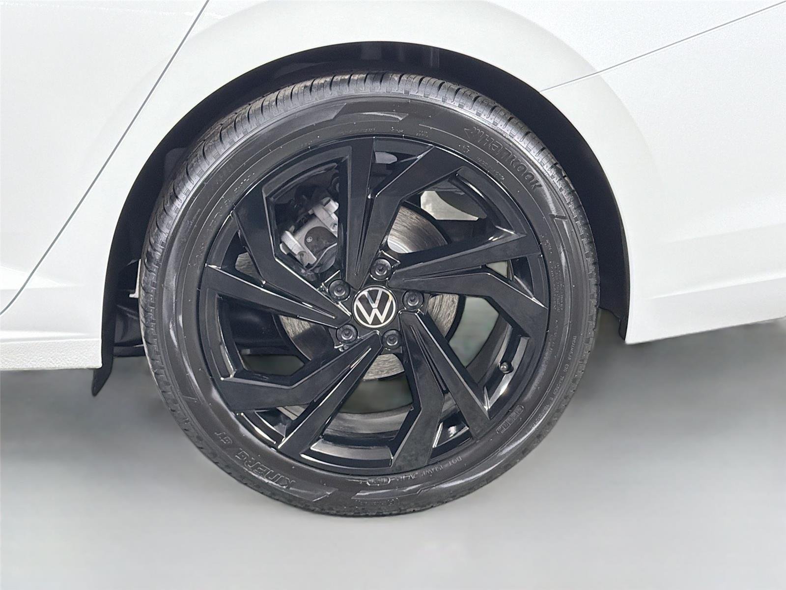 New 2026 Opal White Pearl Volkswagen SE image 28