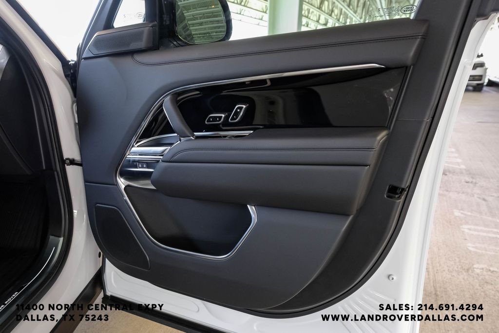 New 2026 Fuji White Land Rover SE image 43