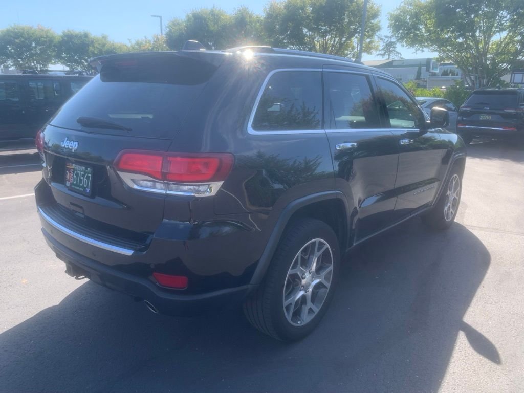Used 2020 Diamond Black Crystal Pearlcoat Jeep Limited image 3
