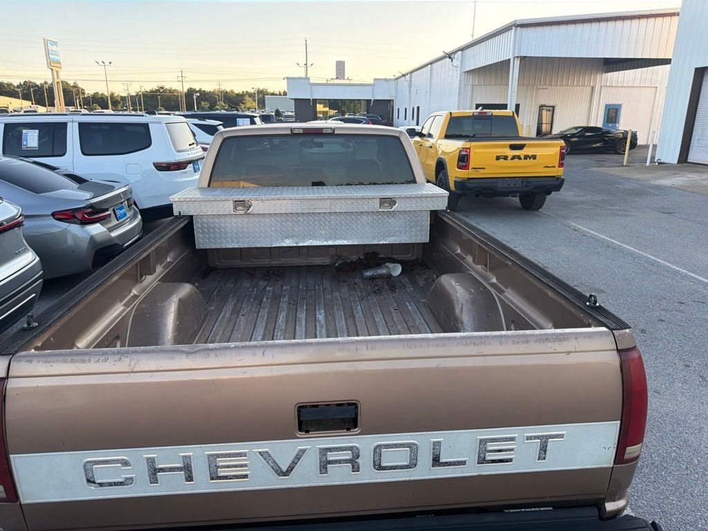 Used 1996  Chevrolet Cheyenne image 24
