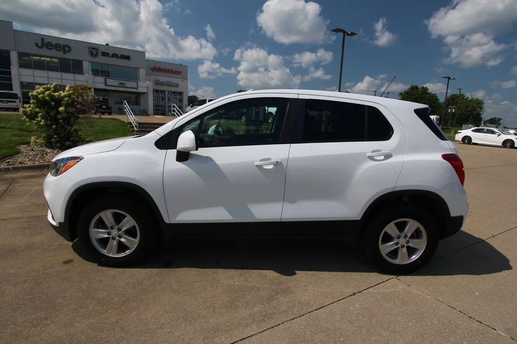 Used 2022 White Chevrolet LS image 15
