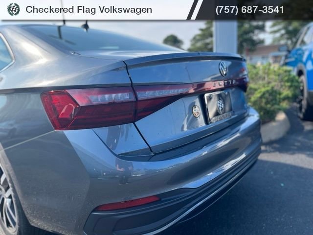 Used 2025 Platinum Gray Metallic Volkswagen 1.5T SE image 9