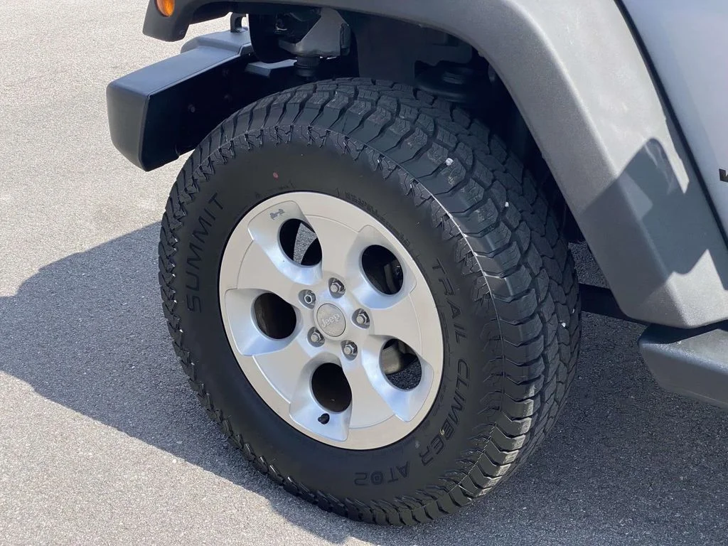 Used 2013 Silver Jeep Sport image 39