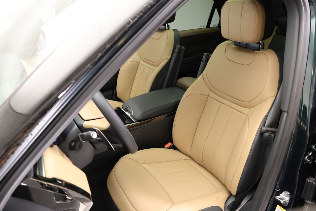 New 2026 British Racing Green Land Rover Dynamic SE image 30